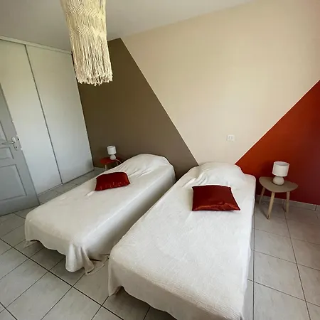 Holiday home Maison 3 Chambres, Terrasse, Jardin A La Terriere - Fr-1-22-386